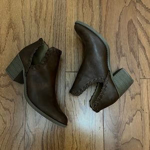 Cute pumps great for any season!